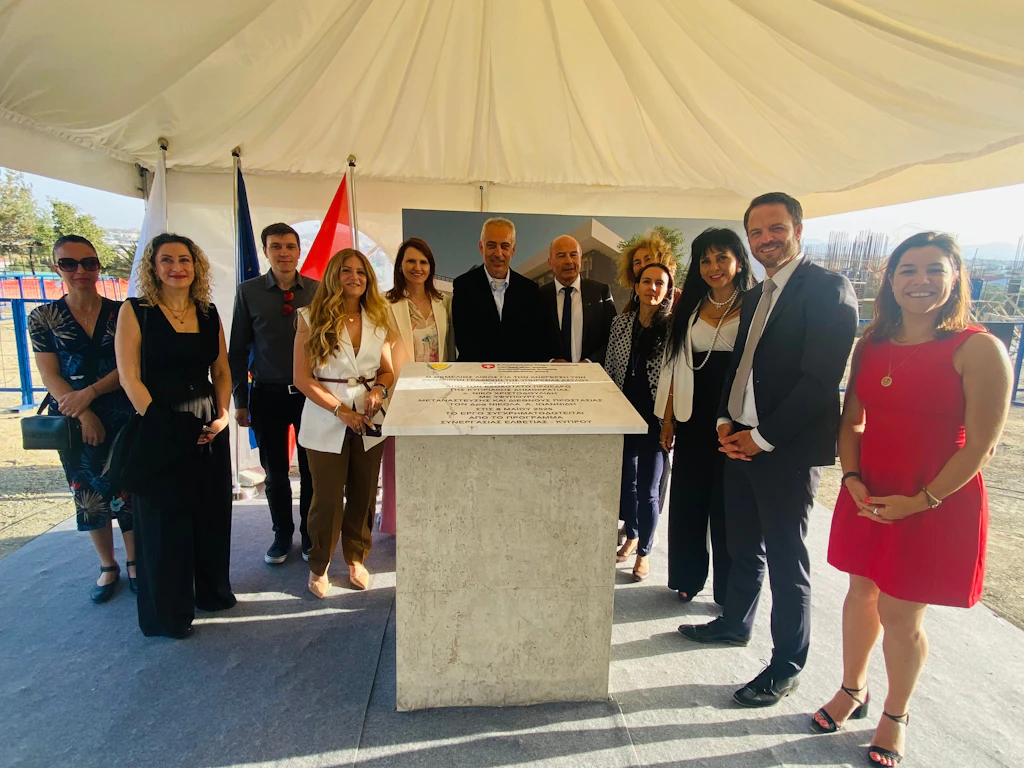 Representatives from the Swiss State Secretary for Migration (SEM), the Swiss Agency for Development and Cooperation (SDC), the Swiss Contribution Office for Greece and Cyprus in Athens, the Cypriot Directorate General Growth, Ministry of Finance and the Cypriot Asylum Service, Deputy Ministry of Migration and International Protection, after the foundation stone laying ceremony. 